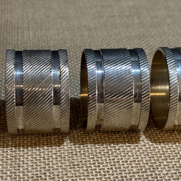 Napkin Rings Silver Colored Tone Modern Set of 8 Heavy Contemporary - Picture 4 of 8